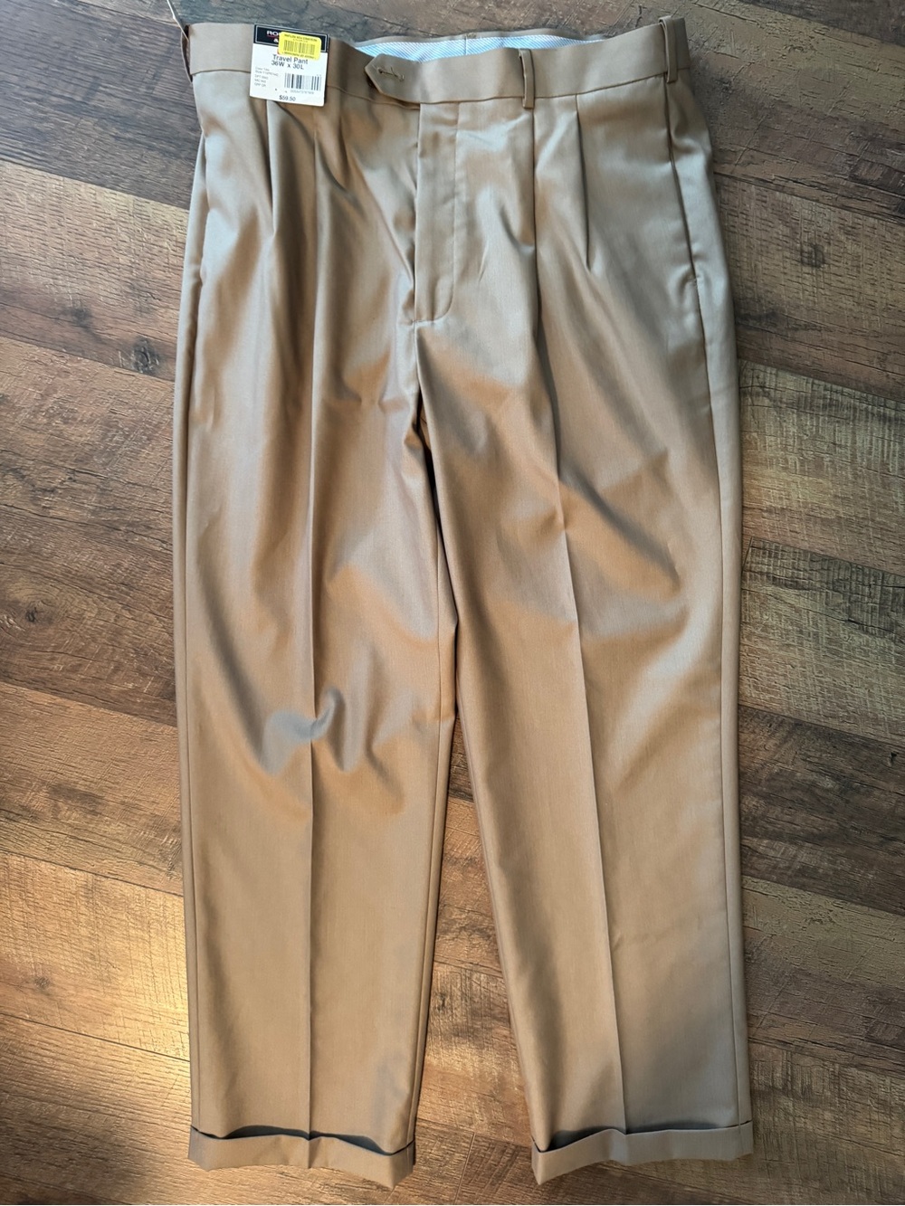Round tree and Yorke Men's Dress Pants - Khaki